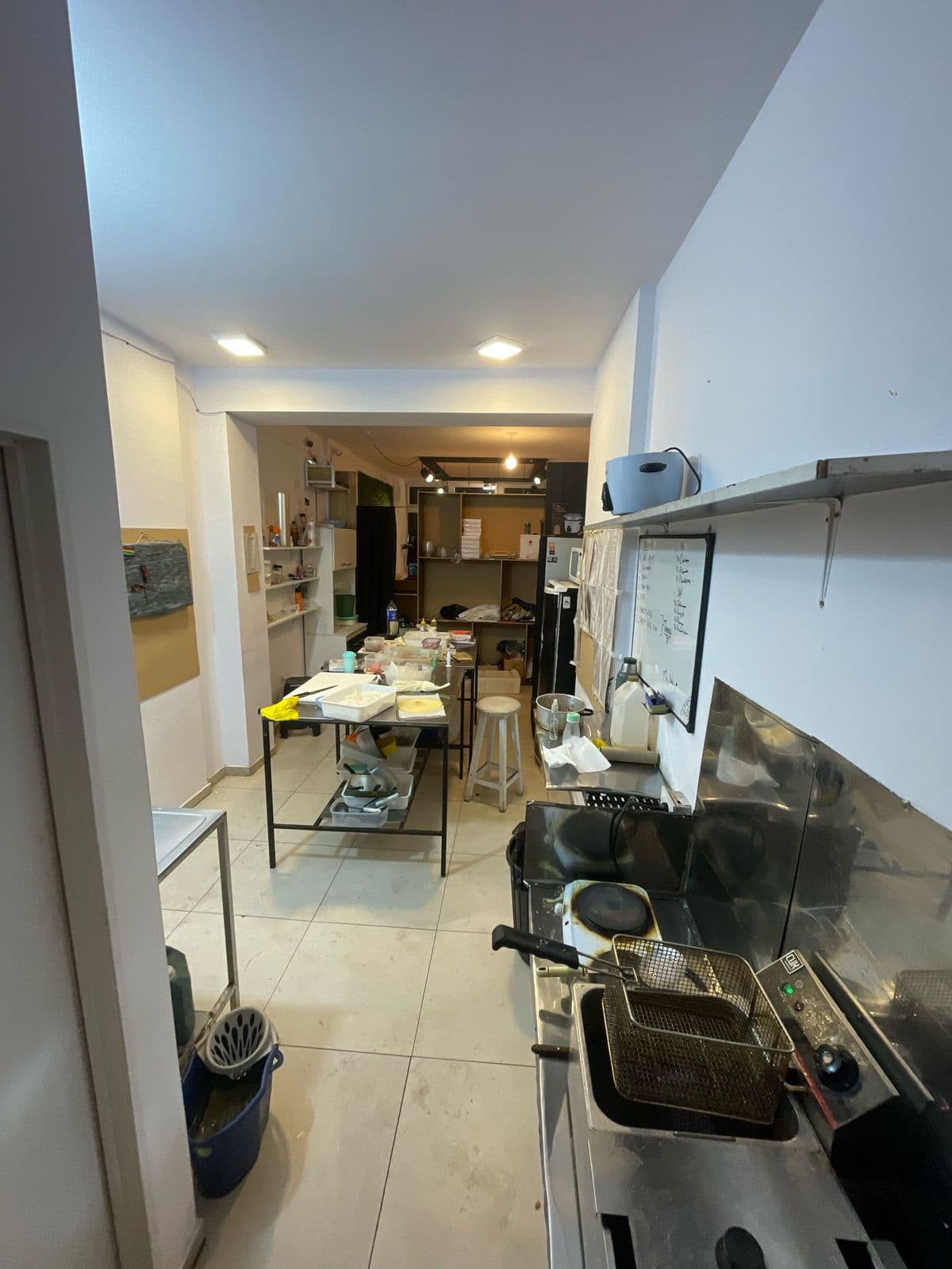 Equipo en cocina y operaciones